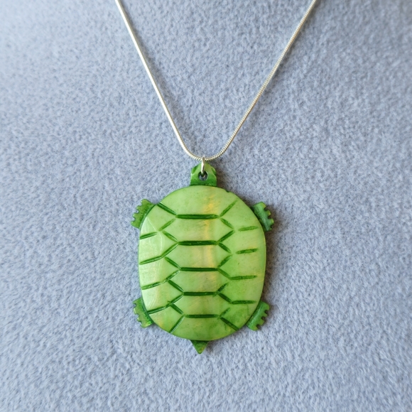 Shell Turtle Necklace - Picture 10 of 12